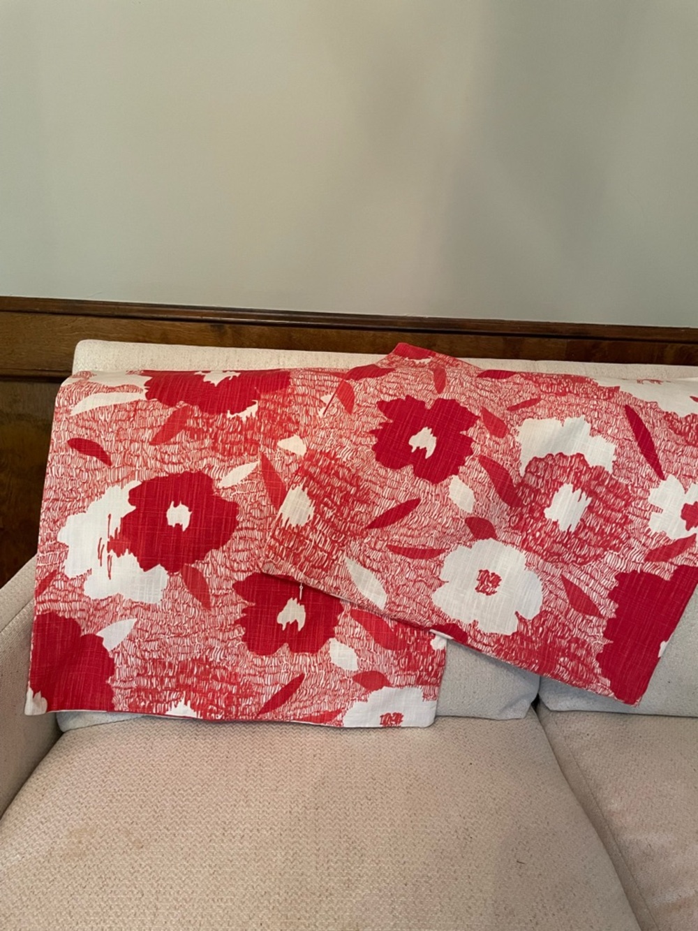 2 Red Hibiscus floral throw pillow covers 18 x 18 100% cotton